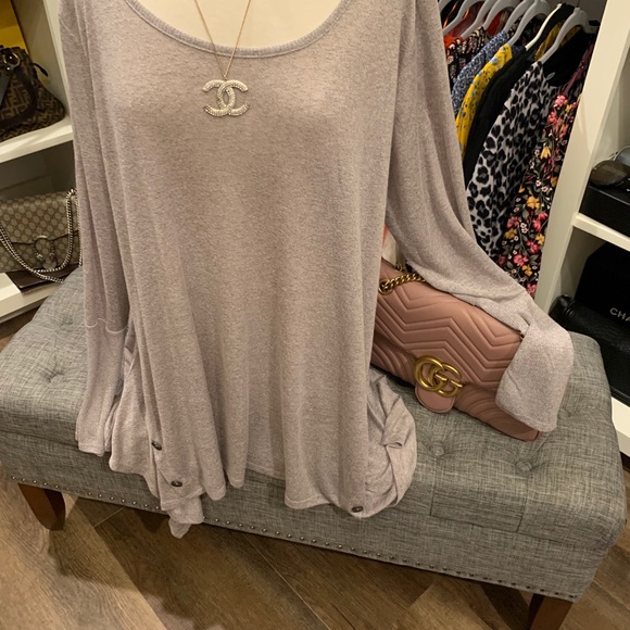 - Top That can be layered have buttons down sides - Picture 11 of 14